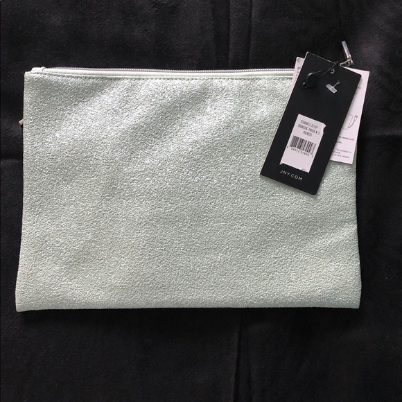 Jones New York Signature Charging Pouch - Picture 2 of 5